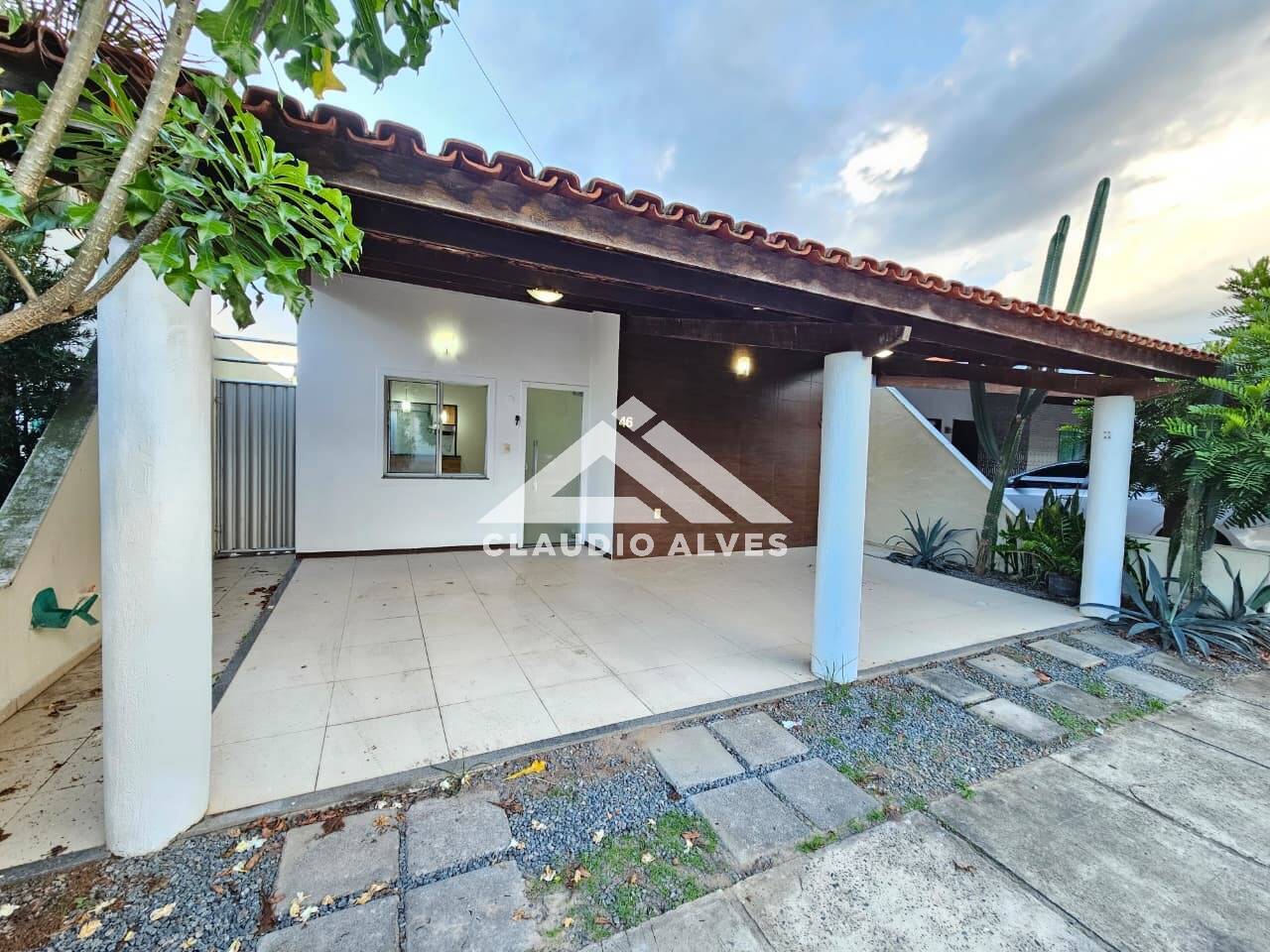 CASA À VENDA | 3 QUARTOS SENDO 1 SUÍTE | BAIRRO PAPAGAIO | FEIRA DE SANTANA