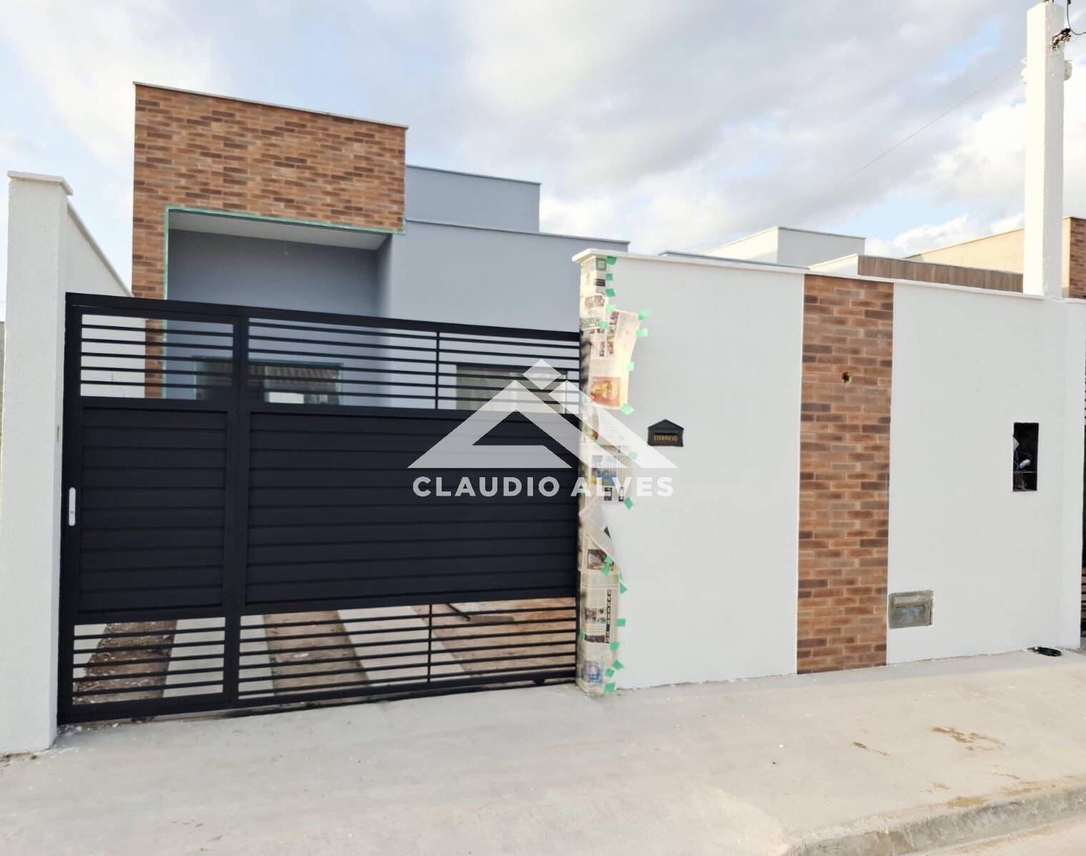 CASA À VENDA | 2 QUARTOS SENDO 1 SUÍTE | BAIRRO SIM | FEIRA DE SANTANA